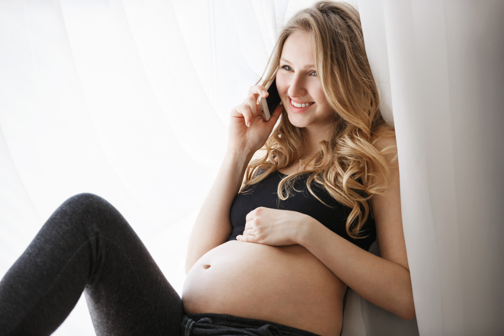 <a href="https://www.magnific.com/free-photo/close-up-young-good-looking-cheerful-future-mother-with-long-light-hair-black-clothes-sitting-window-sill-bedroom_8812965.htm#fromView=search&page=3&position=18&uuid=27148e90-f2a4-44ba-9cdb-101b7cf59f17&track=ais_hybrid&query=pregnant+woman+dental+care">Image by cookie_studio on Magnific</a>